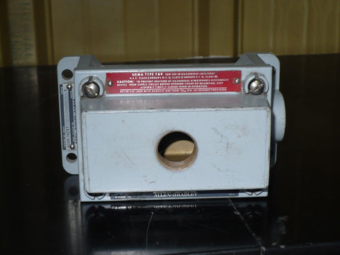 1 pc Allen-Bradley 800H-1HW7P-31219 Push Button Assembly Enclosure, Used